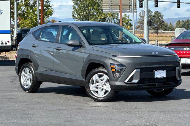 2026 Hyundai Kona SE photo 2