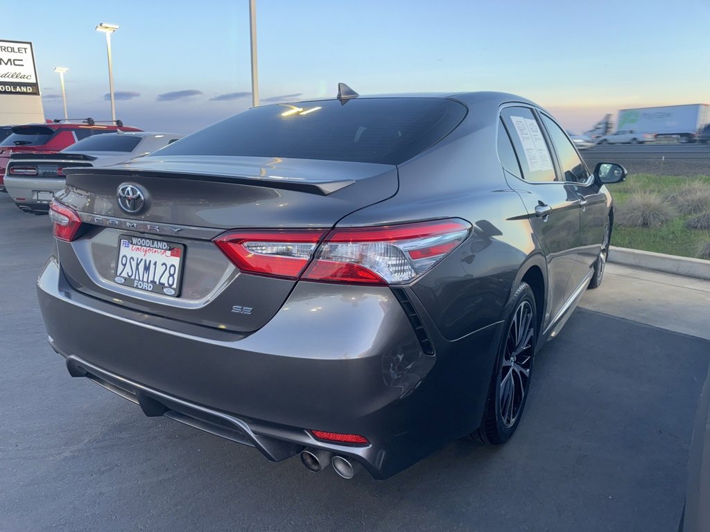 2020 Toyota Camry SE photo 4