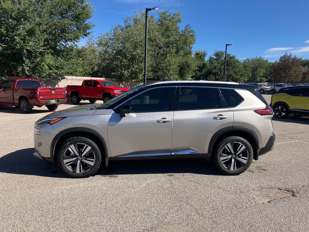 2022 Nissan Rogue Platinum photo 2