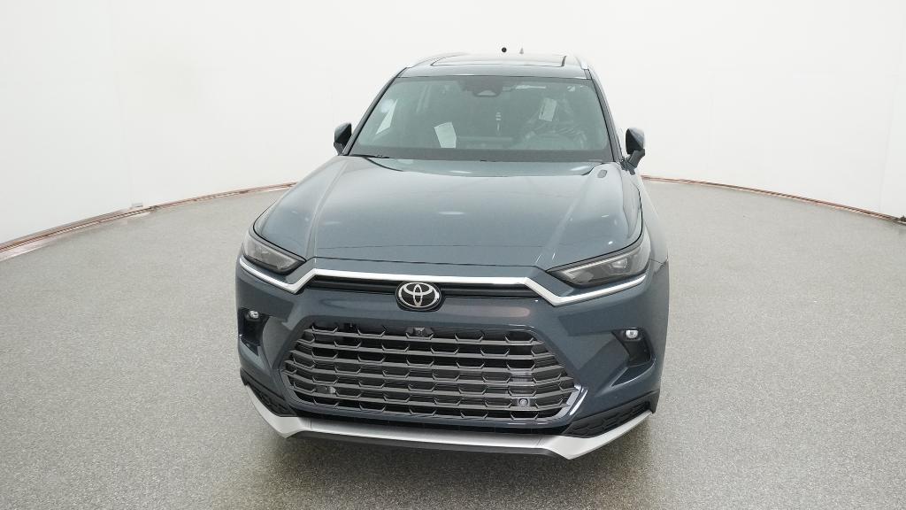 2026 Toyota Grand Highlander Hybrid MAX Platinum AWD photo 2