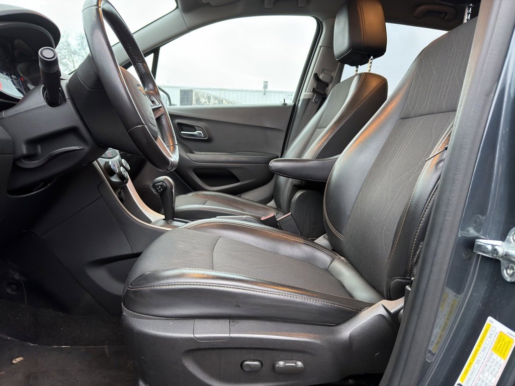 2021 Chevrolet Trax LT photo 3