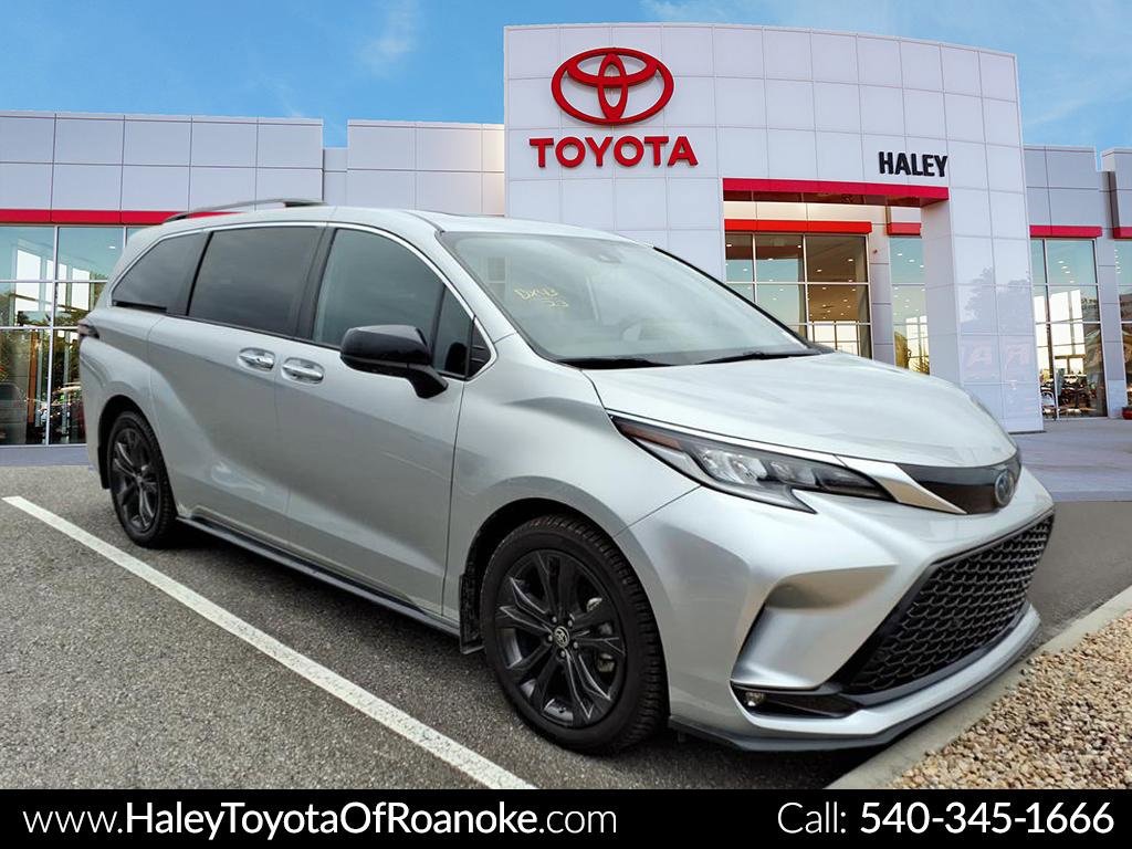 2023 Toyota Sienna XSE's photo
