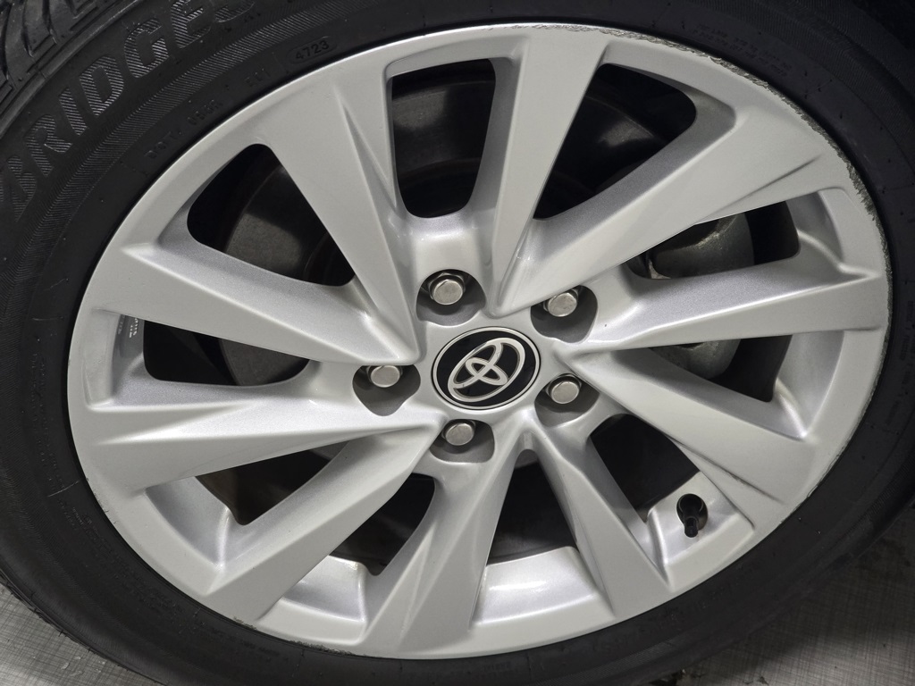 2024 Toyota Camry LE photo 4