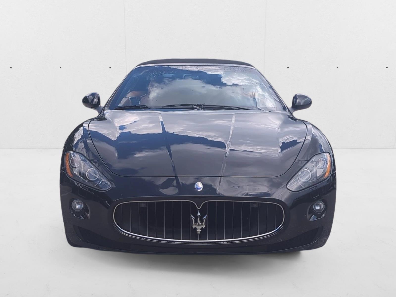 2010 Maserati Granturismo S Automatic photo 2