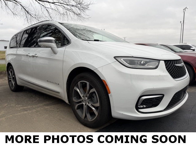 2022 Chrysler Pacifica Pinnacle's photo