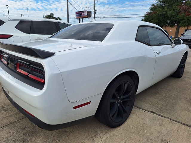 2018 Dodge Challenger SXT photo 4
