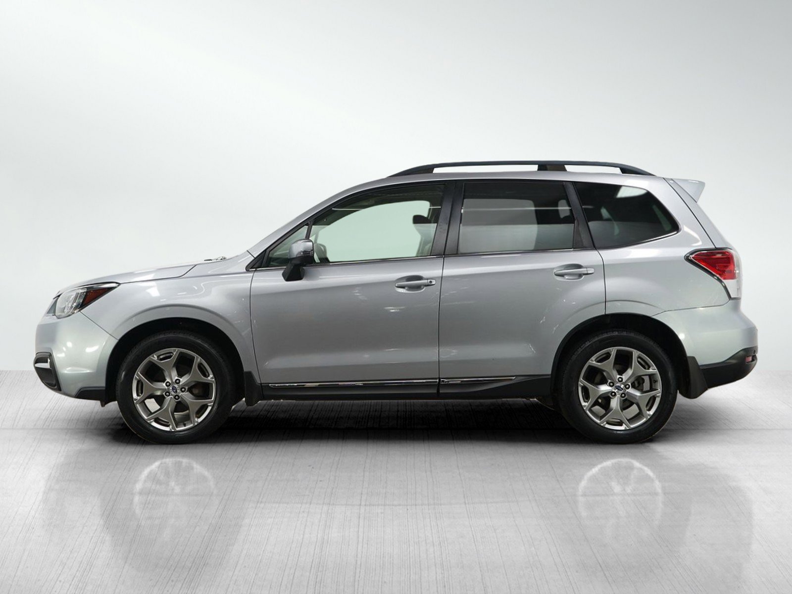 2017 Subaru Forester 2.5i Touring photo 2