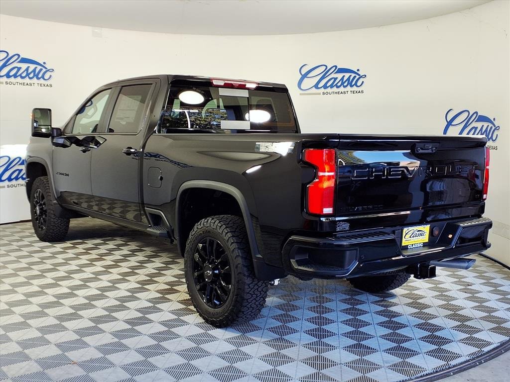 2026 Chevrolet Silverado 2500HD LT photo 2