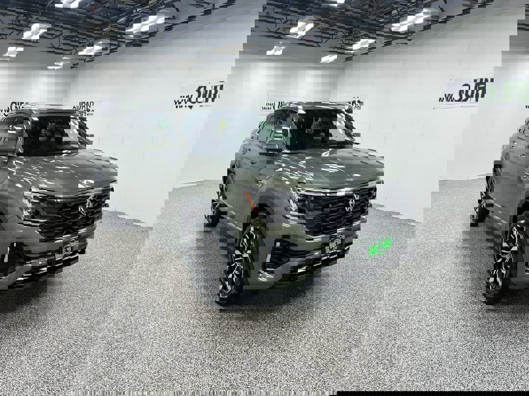 2026 Volkswagen Atlas Cross Sport SEL Premium R-LINE's photo