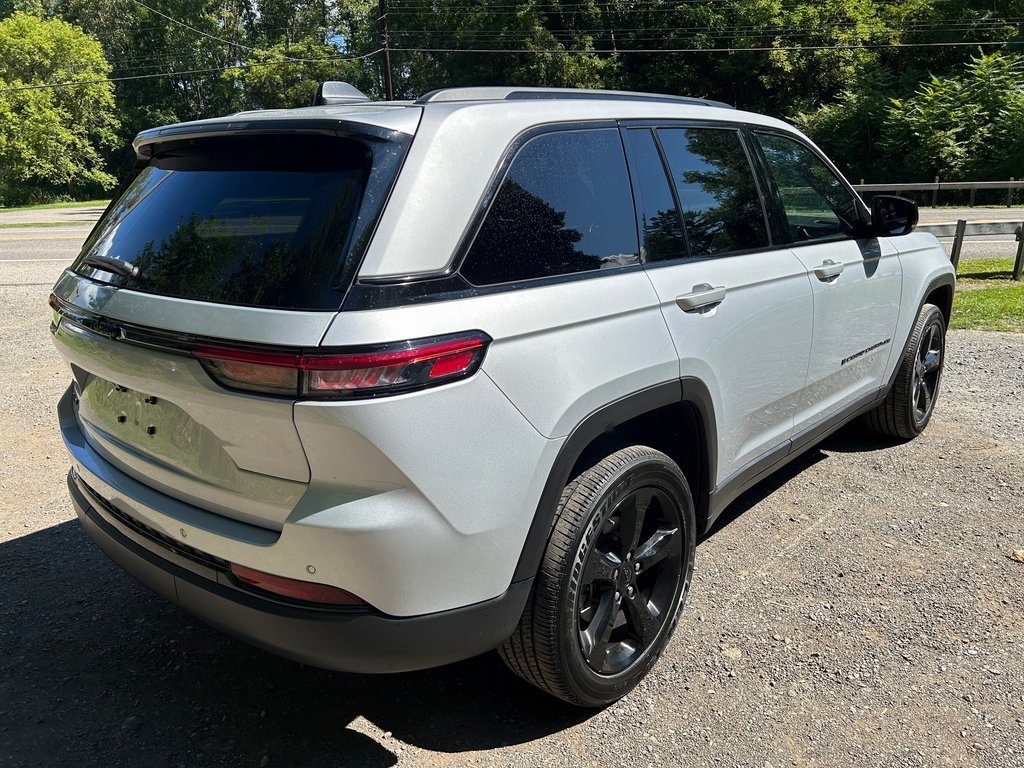 2022 Jeep Grand Cherokee Altitude photo 5