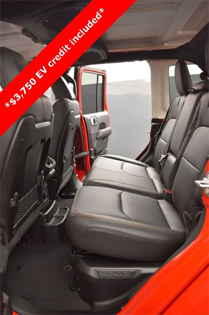 2025 Jeep Wrangler Sahara 4xe photo 10