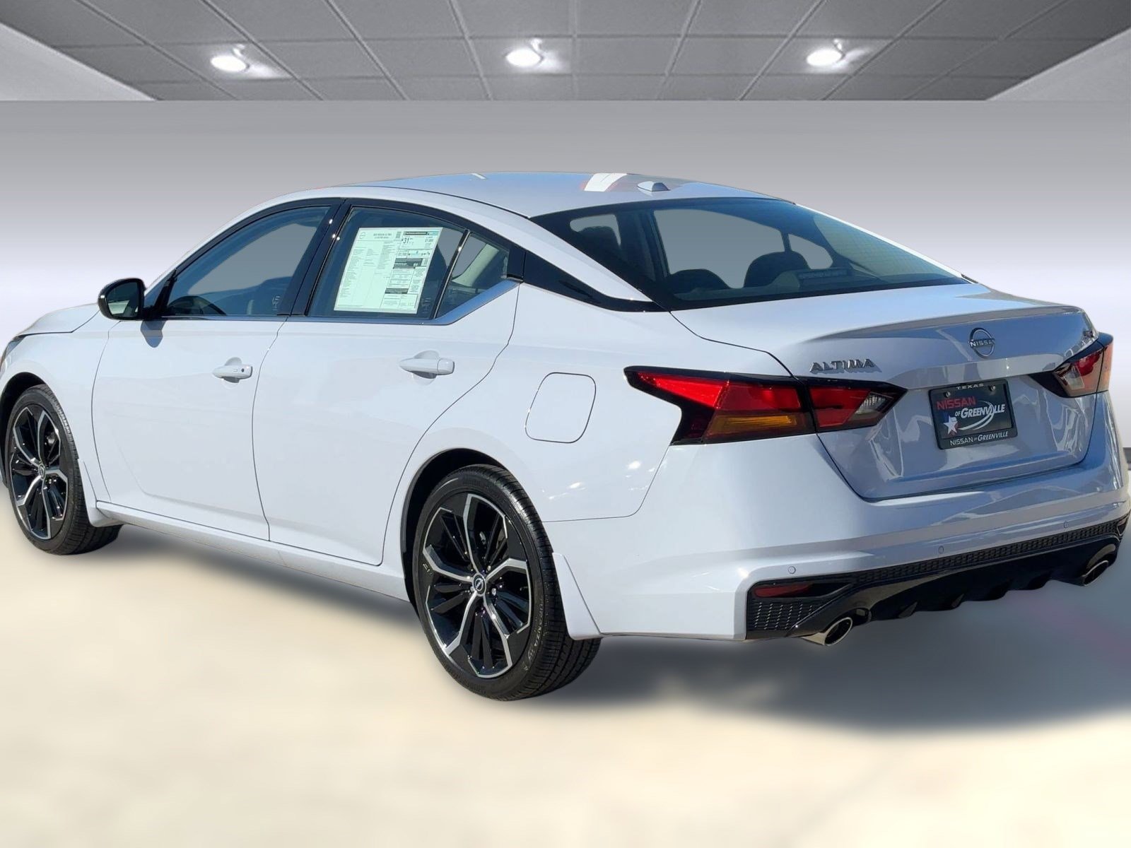 2025 Nissan Altima SR photo 3