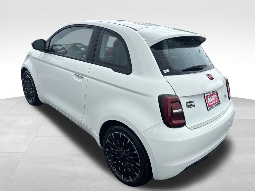 2024 Fiat 500e Red photo 3