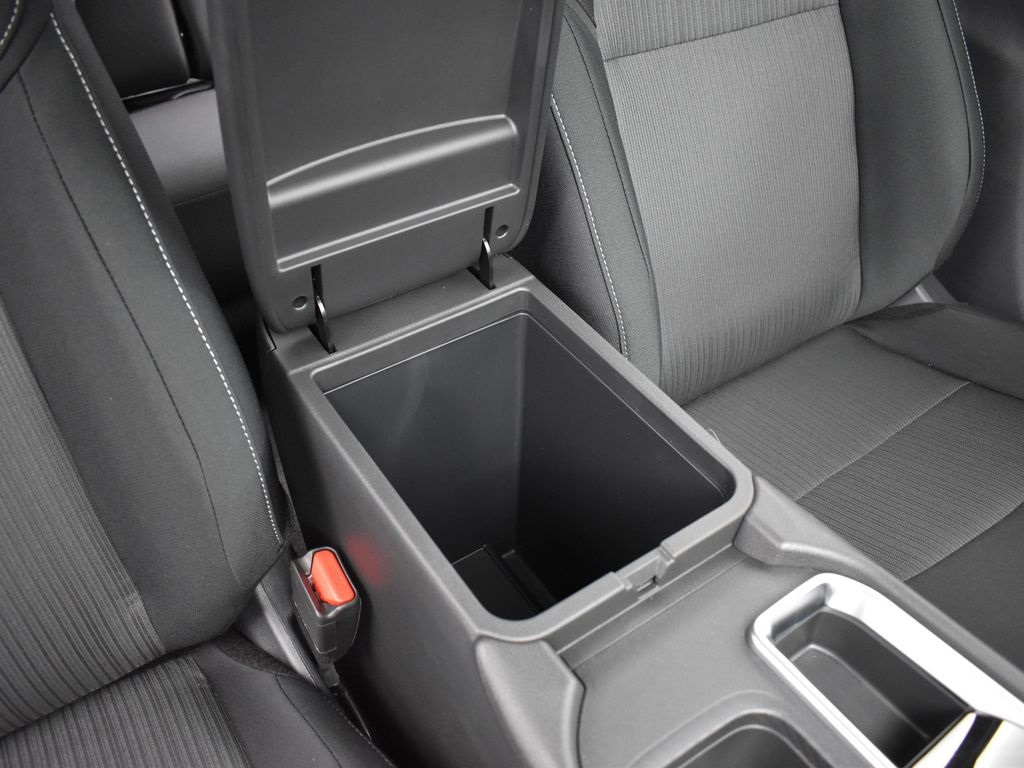 2025 Nissan Sentra SV photo 22