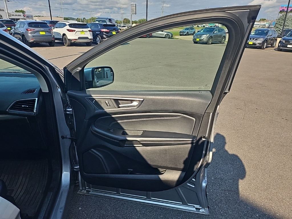 2022 Ford Edge Titanium photo 17