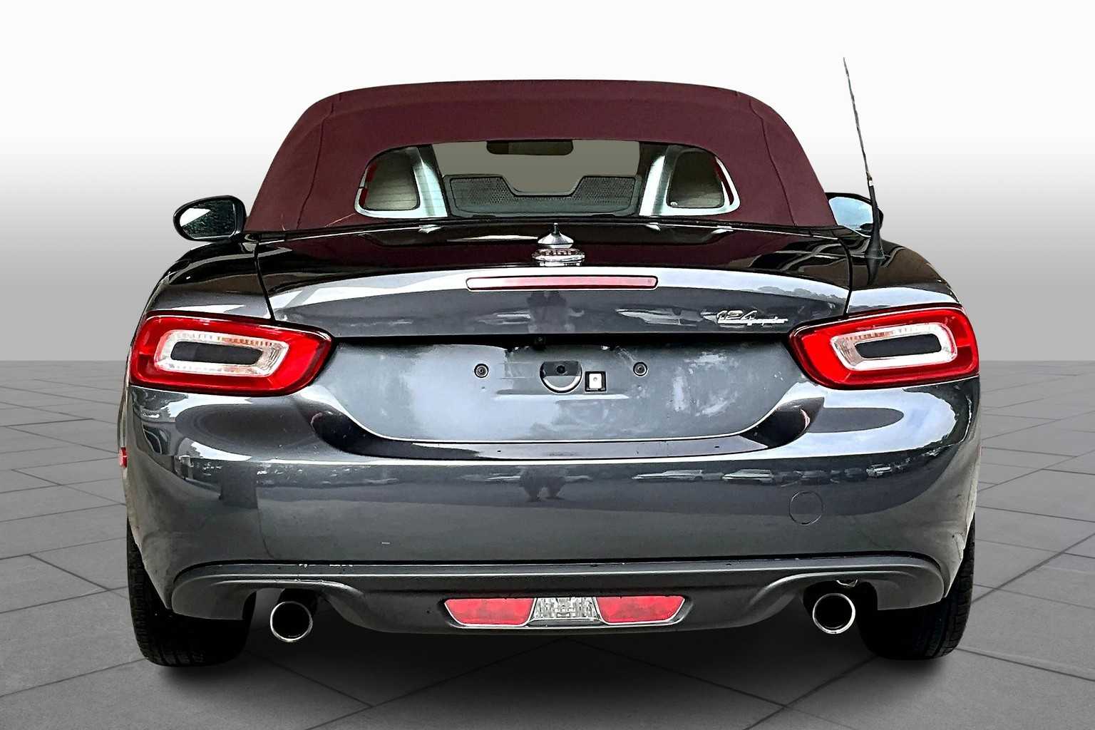 2018 Fiat 124 Spider Lusso photo 4