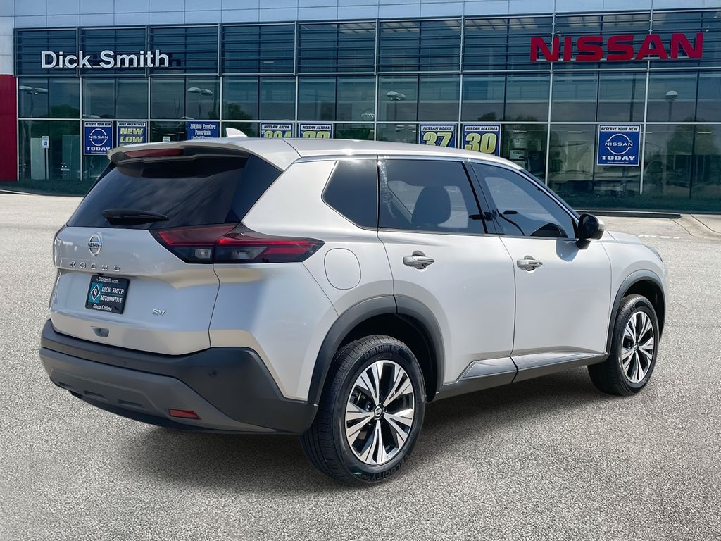 2021 Nissan Rogue SV photo 4