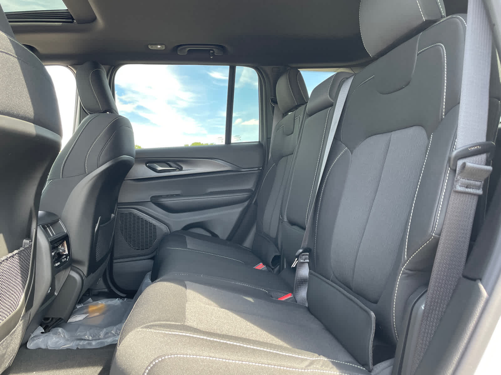 2025 Jeep Grand Cherokee Laredo X photo 10