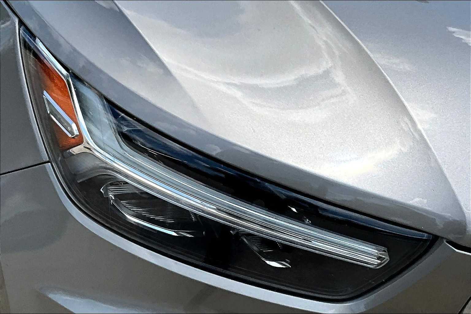 2022 Volvo XC40 Momentum photo 25