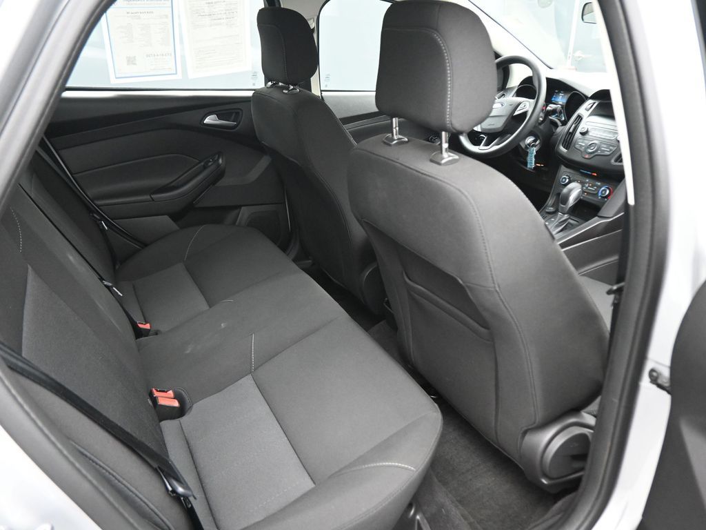 2018 Ford Focus SE photo 40