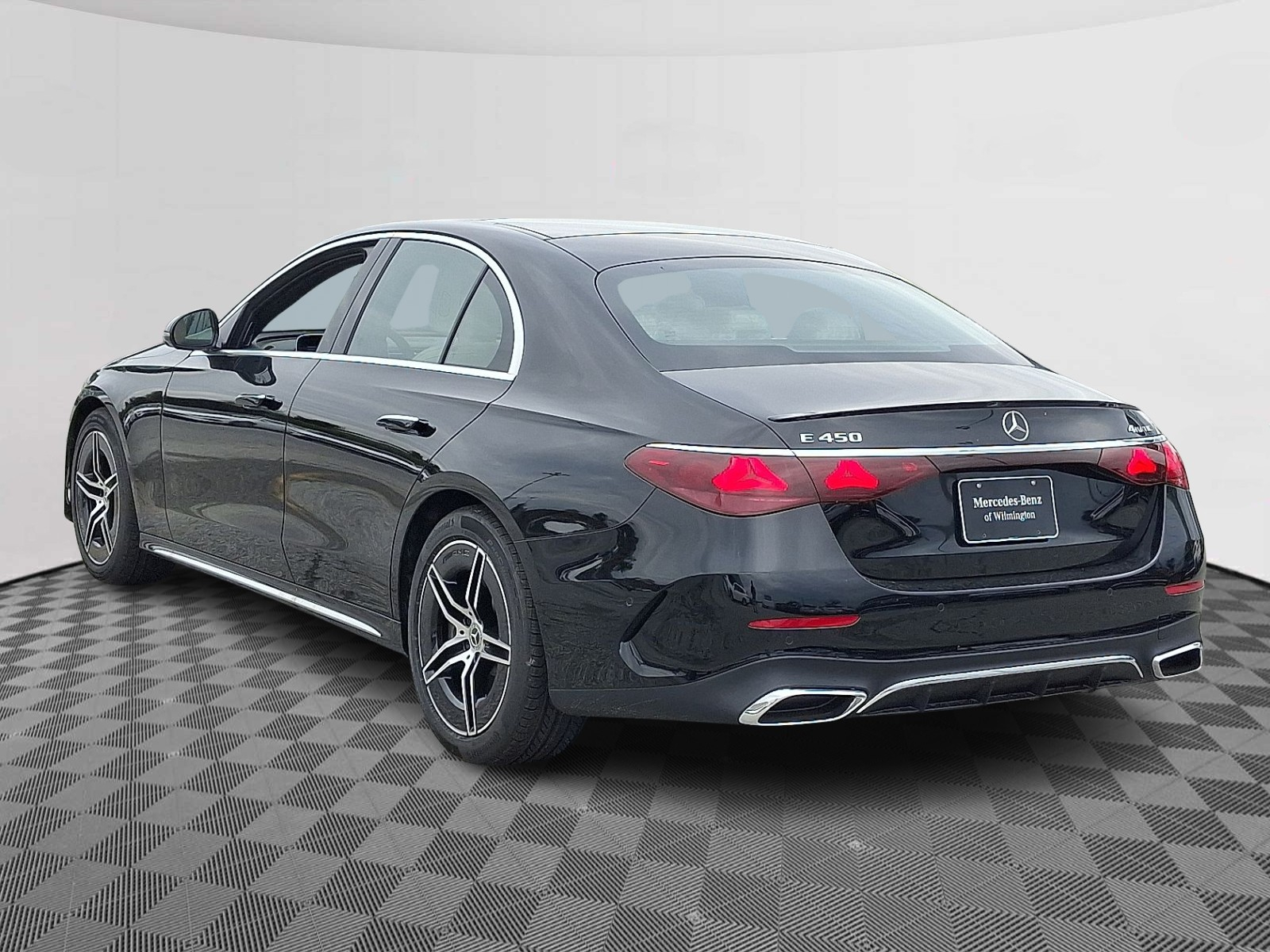 2026 Mercedes Benz E 450 4MATIC Sedan photo 4