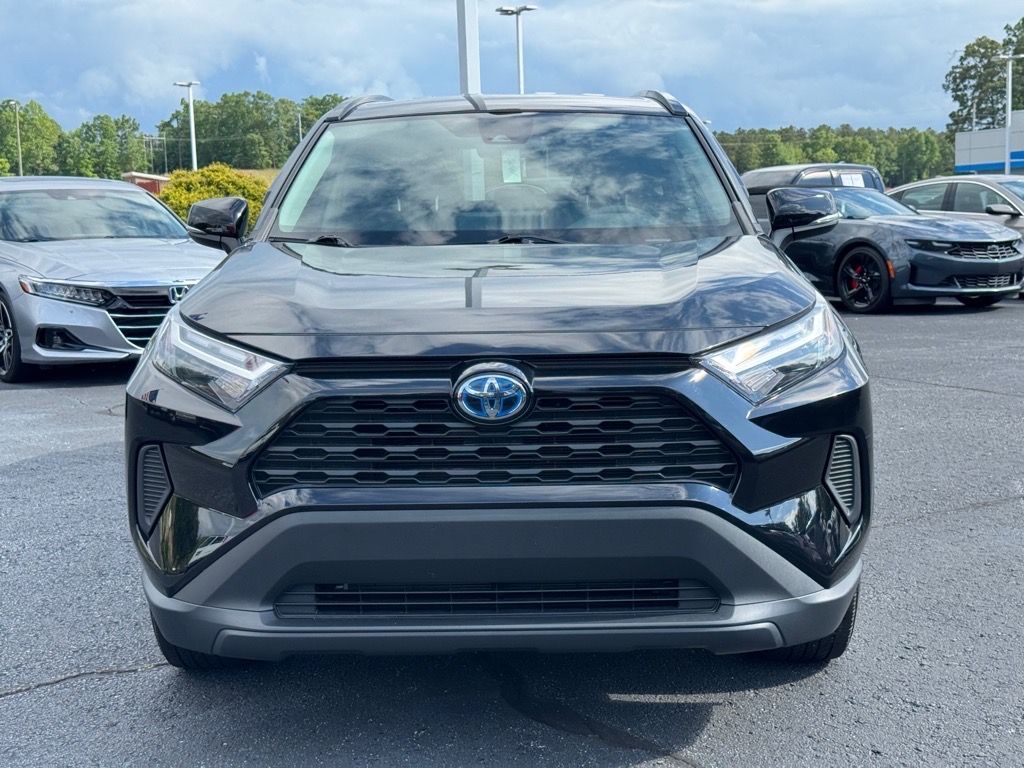 2022 Toyota RAV4 Hybrid XLE photo 7