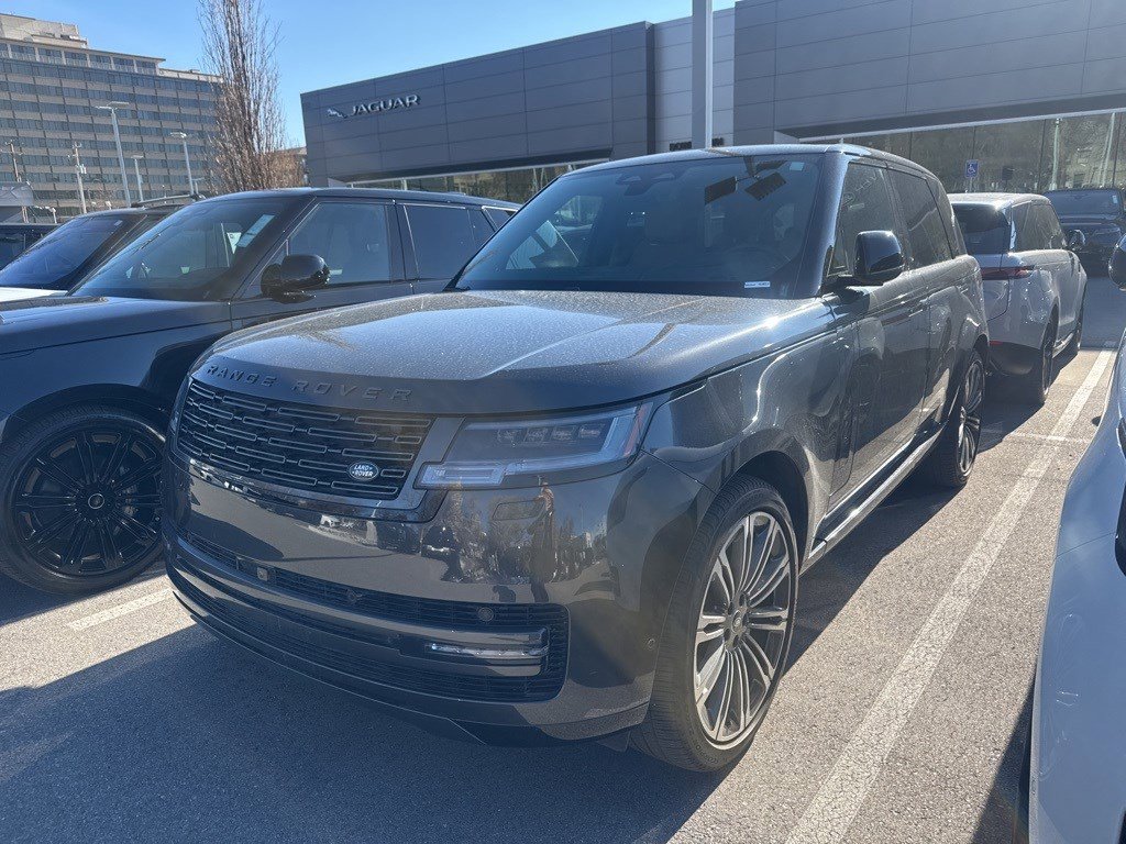 2024 Land Rover Range Rover SE's photo