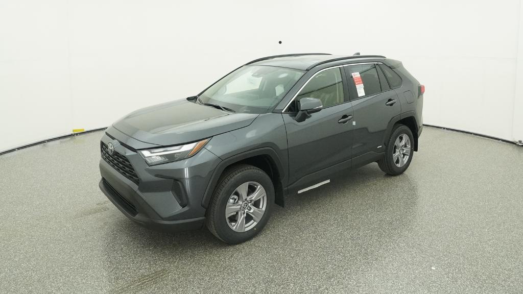2025 Toyota RAV4 XLE's photo