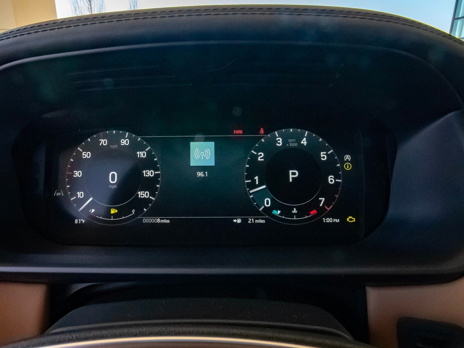 2025 Land Rover Discovery Metropolitan Edition photo 9