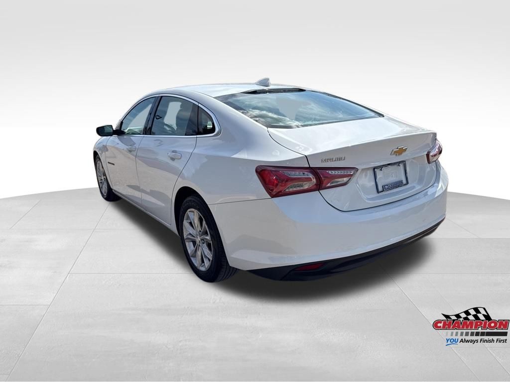 2022 Chevrolet Malibu 1LT photo 2