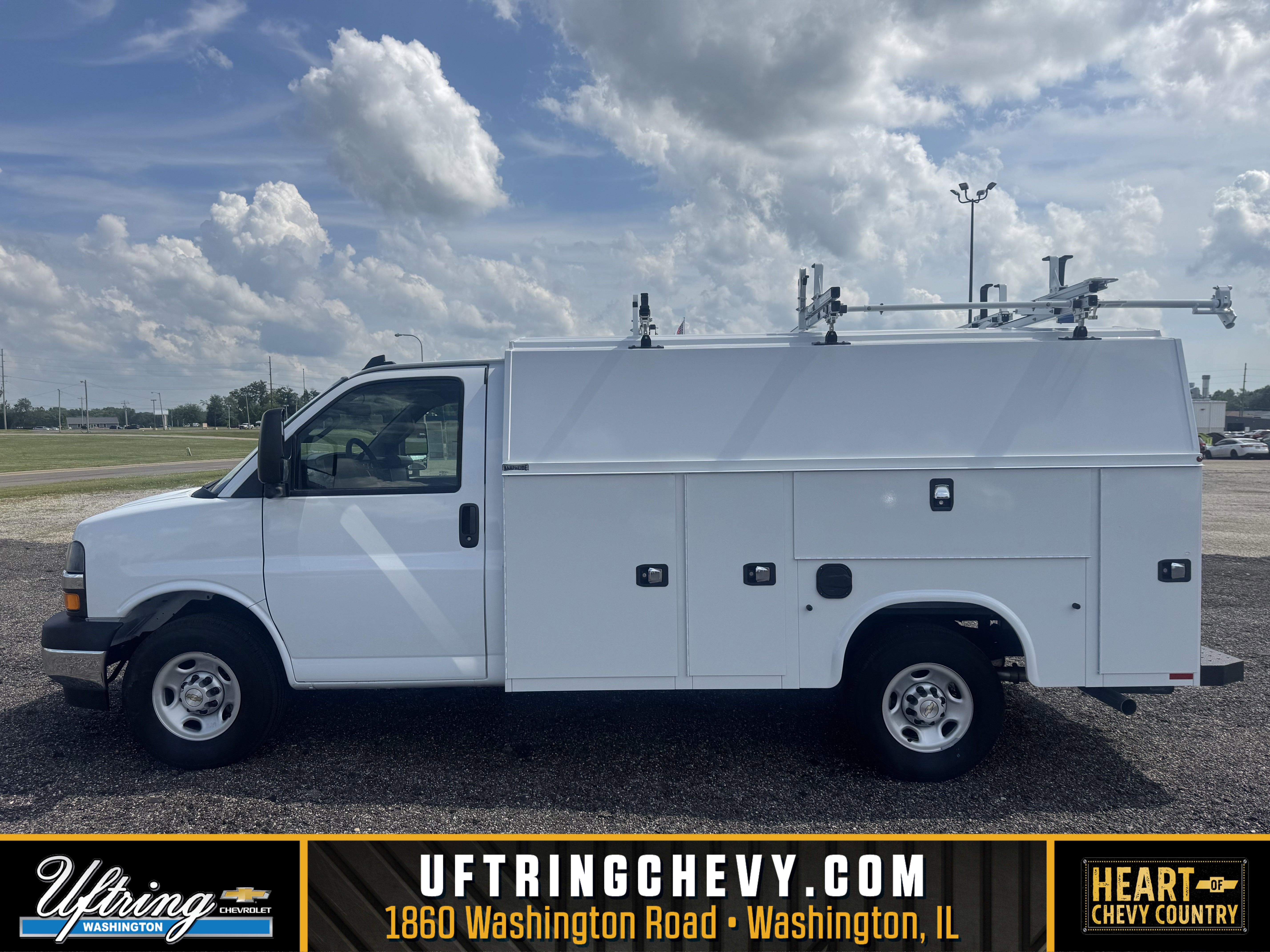 2025 Chevrolet Express Cutaway Base's photo