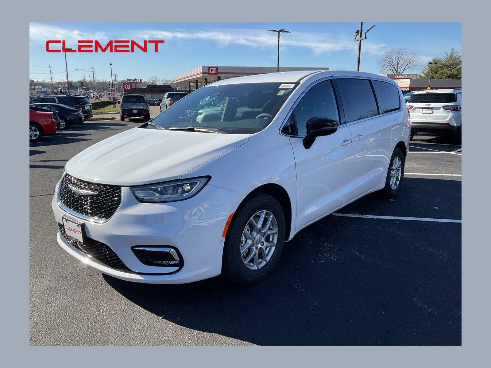 2026 Chrysler Pacifica Select's photo