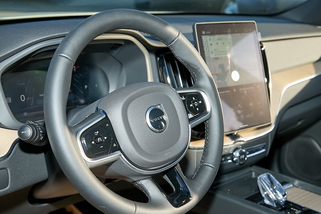 2026 VOLVO XC60 - Image 12