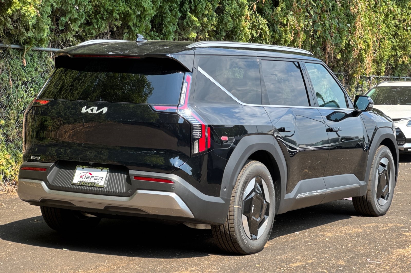 2026 Kia EV9 Wind AWD photo 3
