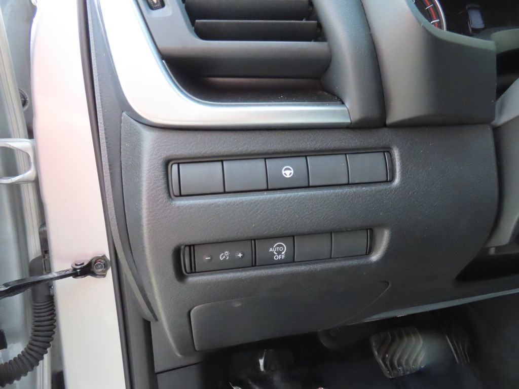 2023 Nissan Rogue SV photo 10