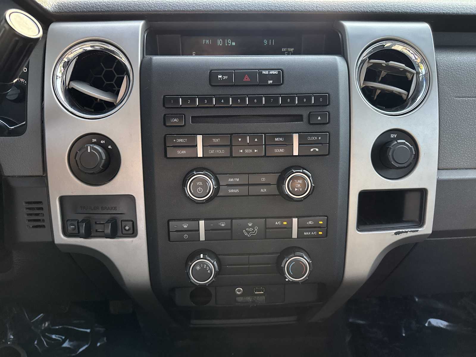 2012 Ford F-150 XLT photo 25