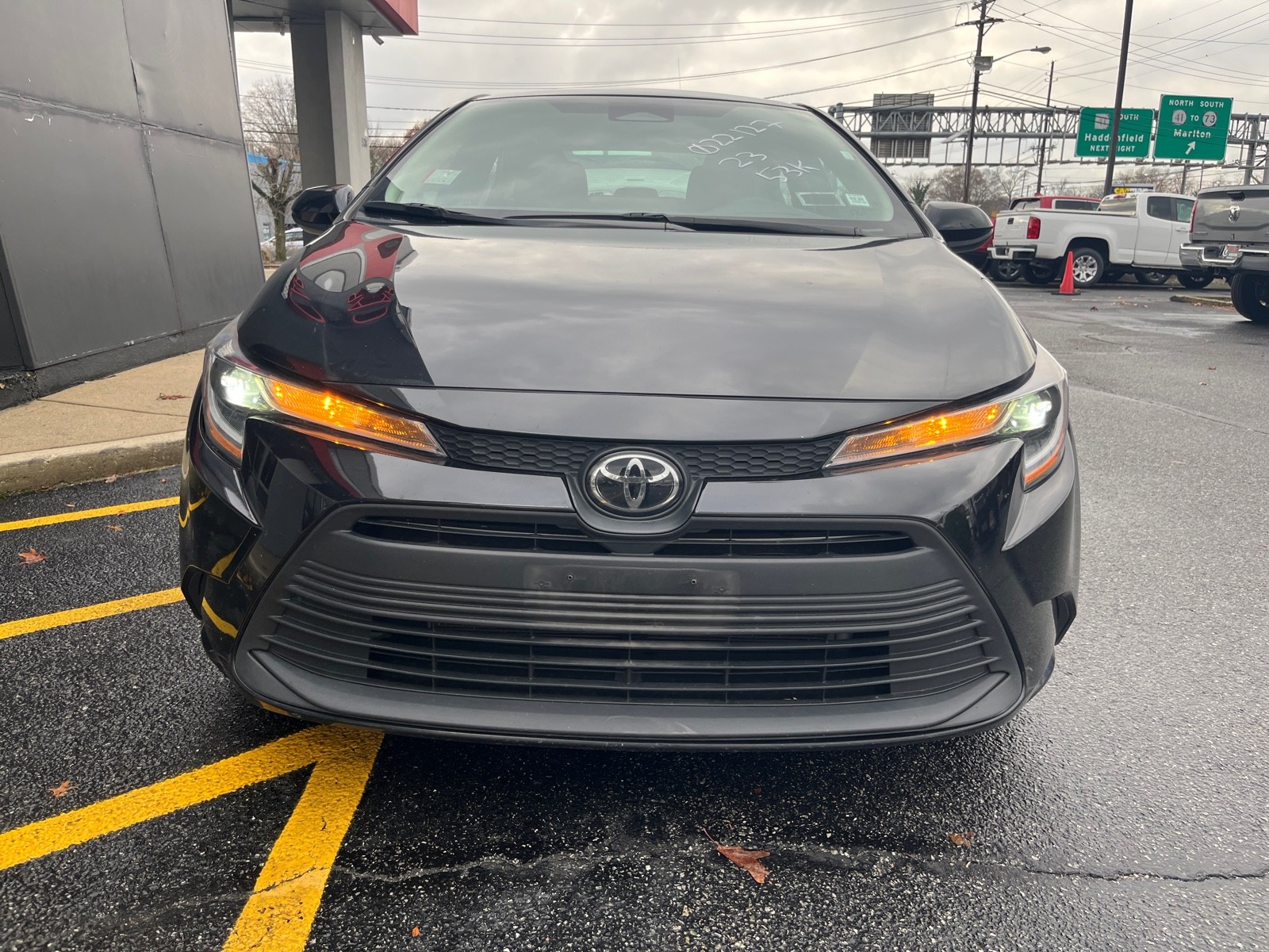 2023 Toyota Corolla LE photo 2