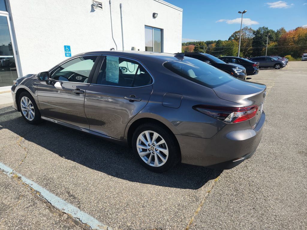 2023 Toyota Camry LE photo 4