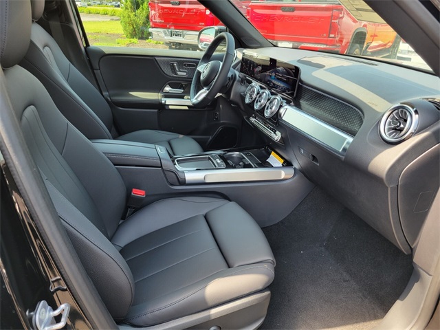 2025 Mercedes Benz GLB 250 4MATIC photo 10