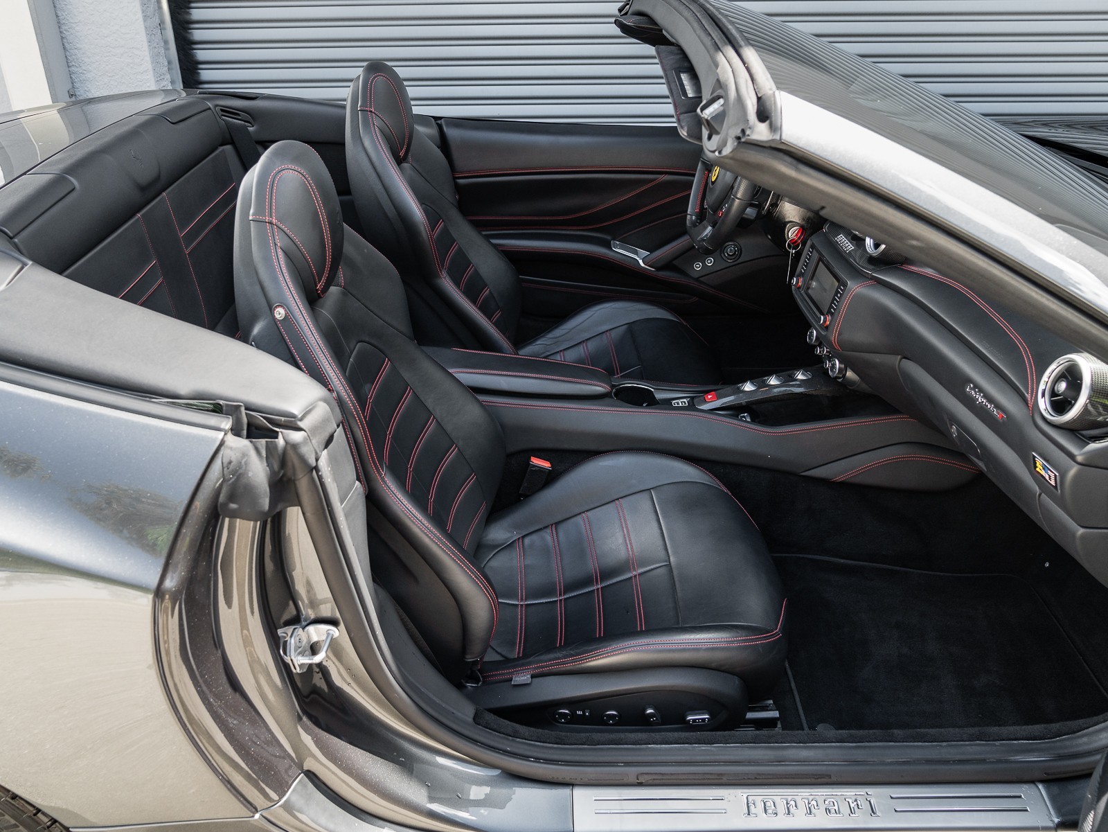 2015 Ferrari California T photo 29