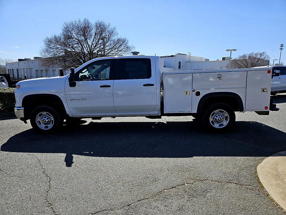 2025 Chevrolet Silverado 2500HD photo 2