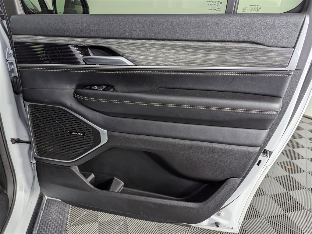 2023 Jeep Wagoneer L Series III photo 31