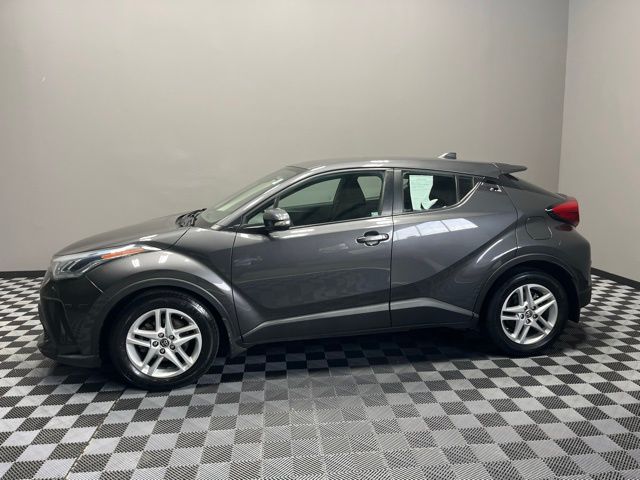 2021 Toyota C-HR LE photo 2