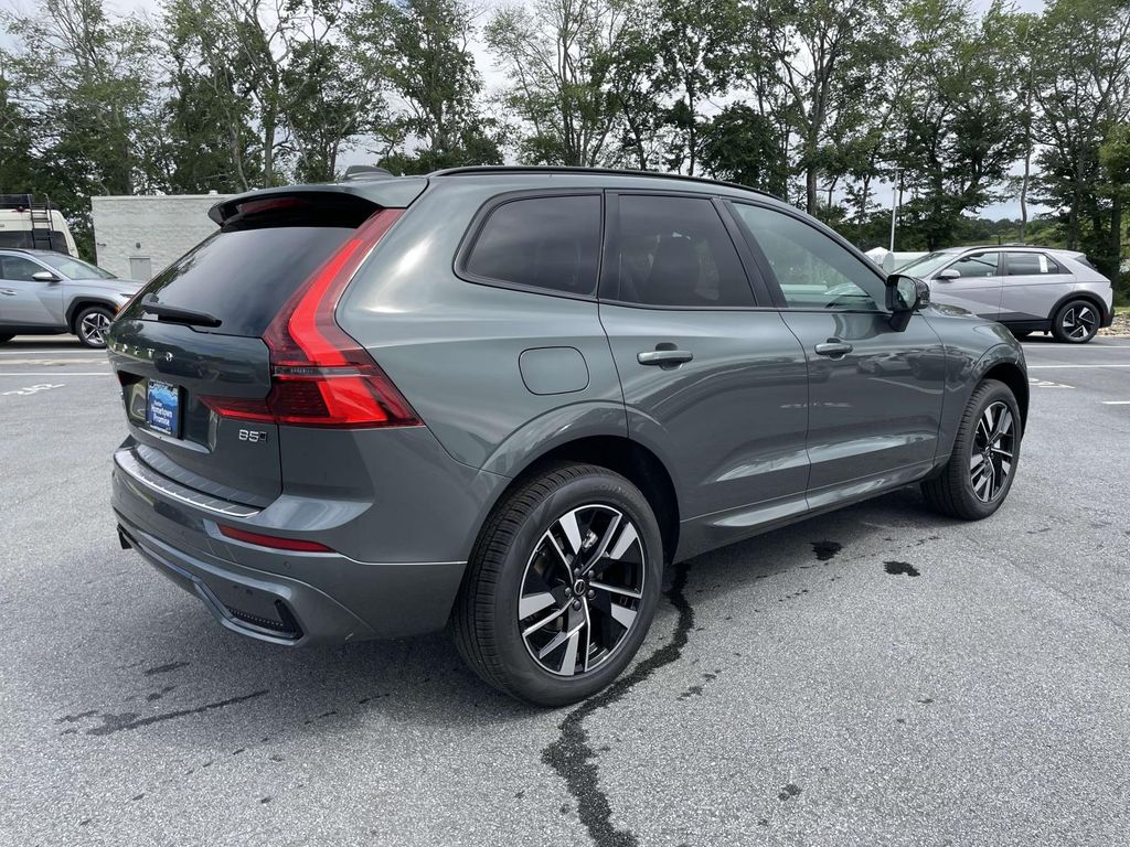 2026 Volvo XC60 B5 Core photo 28
