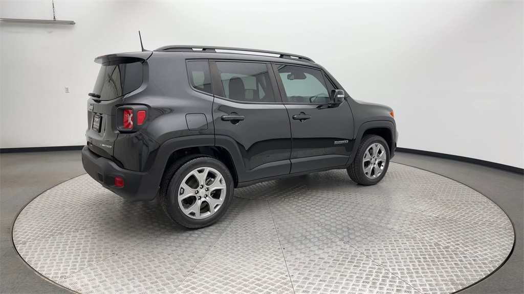 2022 Jeep Renegade Limited photo 2