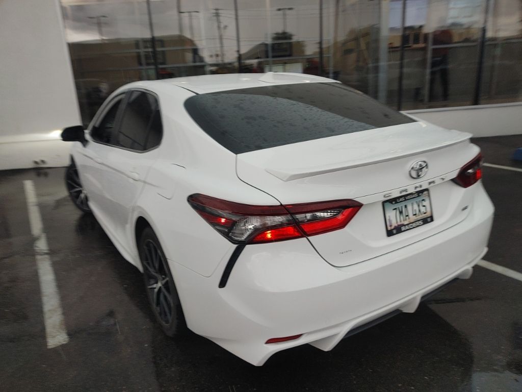 2021 Toyota Camry SE photo 7