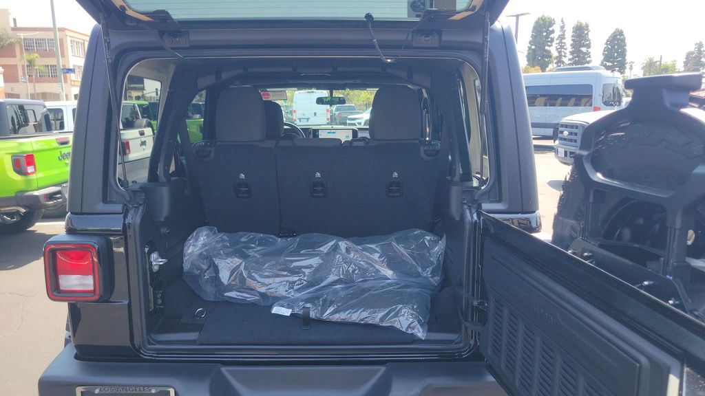 2025 Jeep Wrangler Sport photo 4