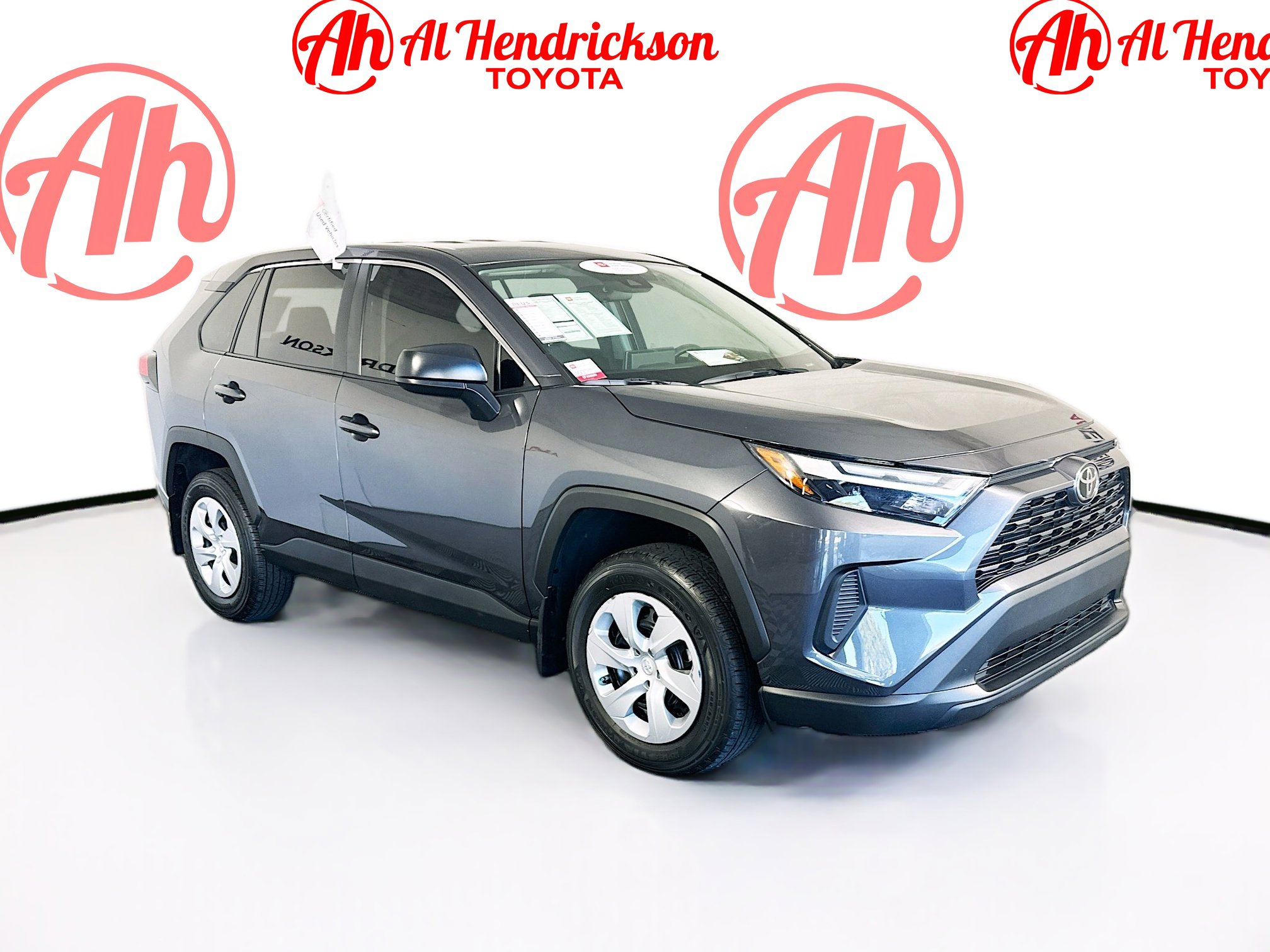 2025 Toyota RAV4 LE's photo