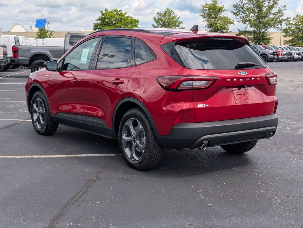 2025 Ford Escape ST-Line photo 4