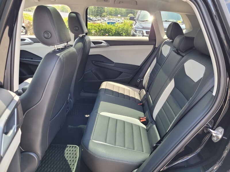 2025 Volkswagen Taos SEL photo 3